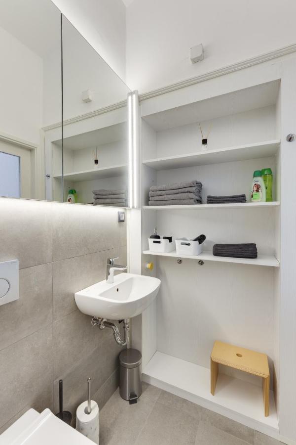 City Center Apartment With Parking Ljubljana Bagian luar foto