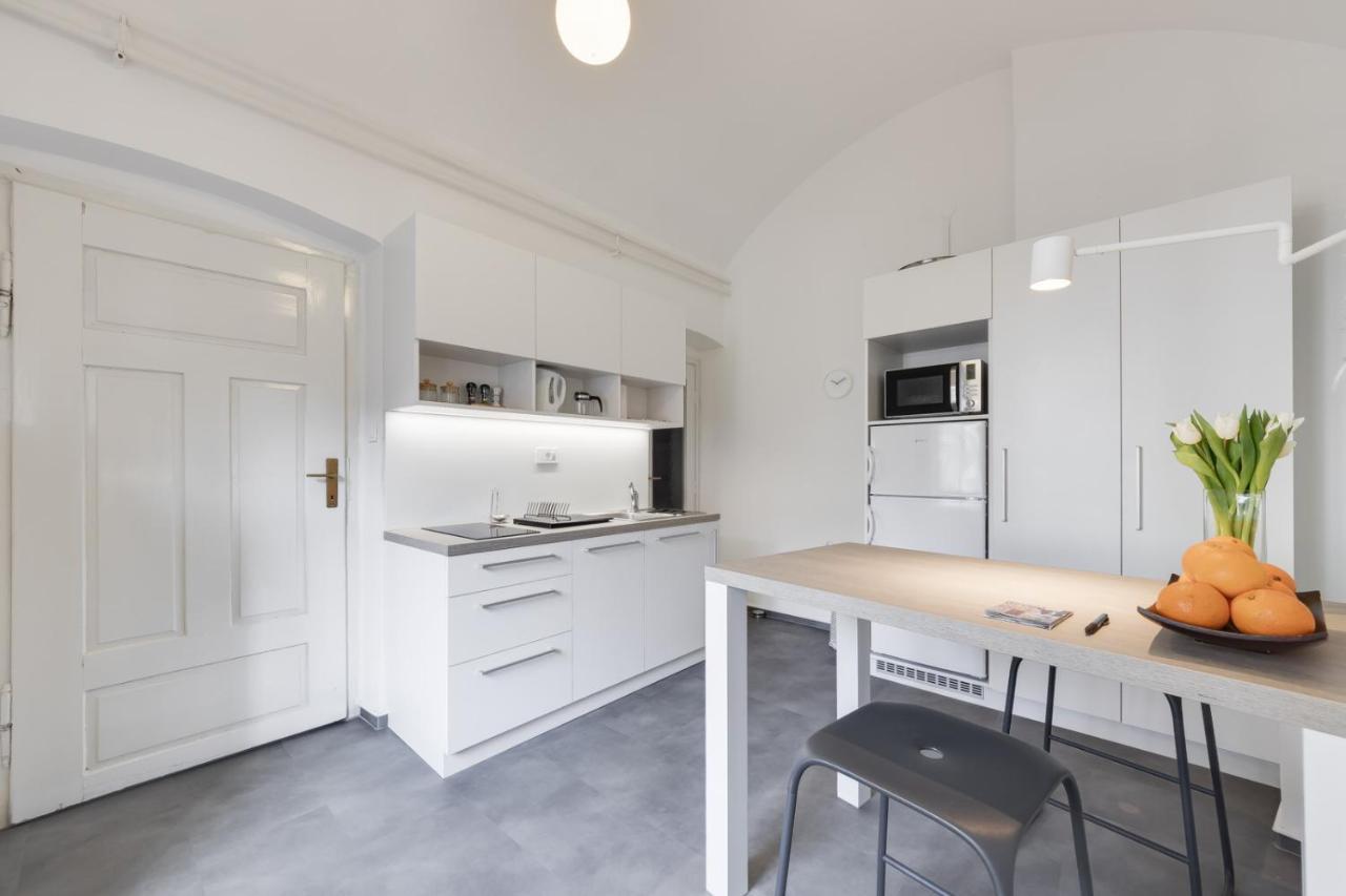 City Center Apartment With Parking Ljubljana Bagian luar foto